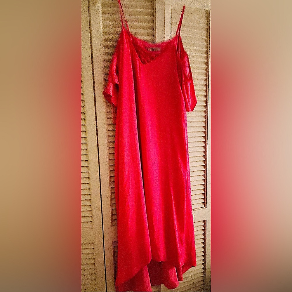 Jennifer Lopez- midi-high low -lace front.Never worn.Med Med- Large